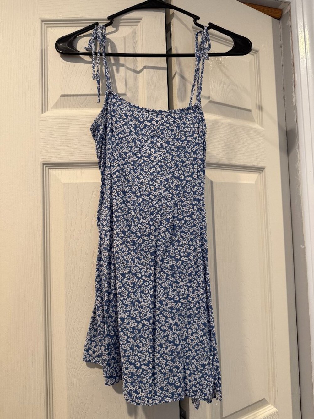 SHEIN Blue & White Floral Tie Strap Mini Dress XS